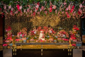 Mesa de Jantar Espelhada Pé Cristal Bolo e Doces