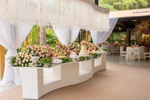 Mesa de Jantar Curva Branca Bolo e Doces