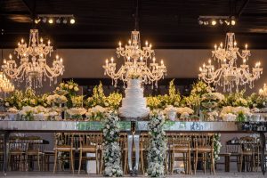 Mesa de Jantar Espelhada Pé Clássico Bolo e Doces