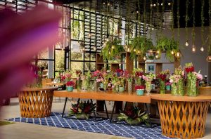 Mesa Itália em Madeira Bolo e Doces